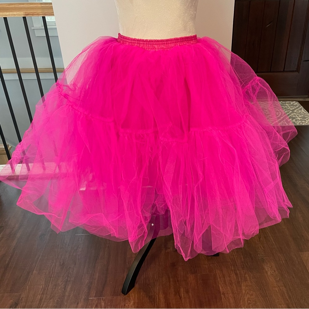 NWOT Fushia Tulle Skirt size S.